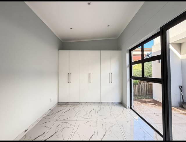 4 BEDROOM HOUSE FOR SALE IN PALM LAKES ESTATE